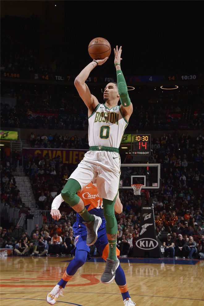 里昂队员整体发挥出色，士气飙升的简单介绍