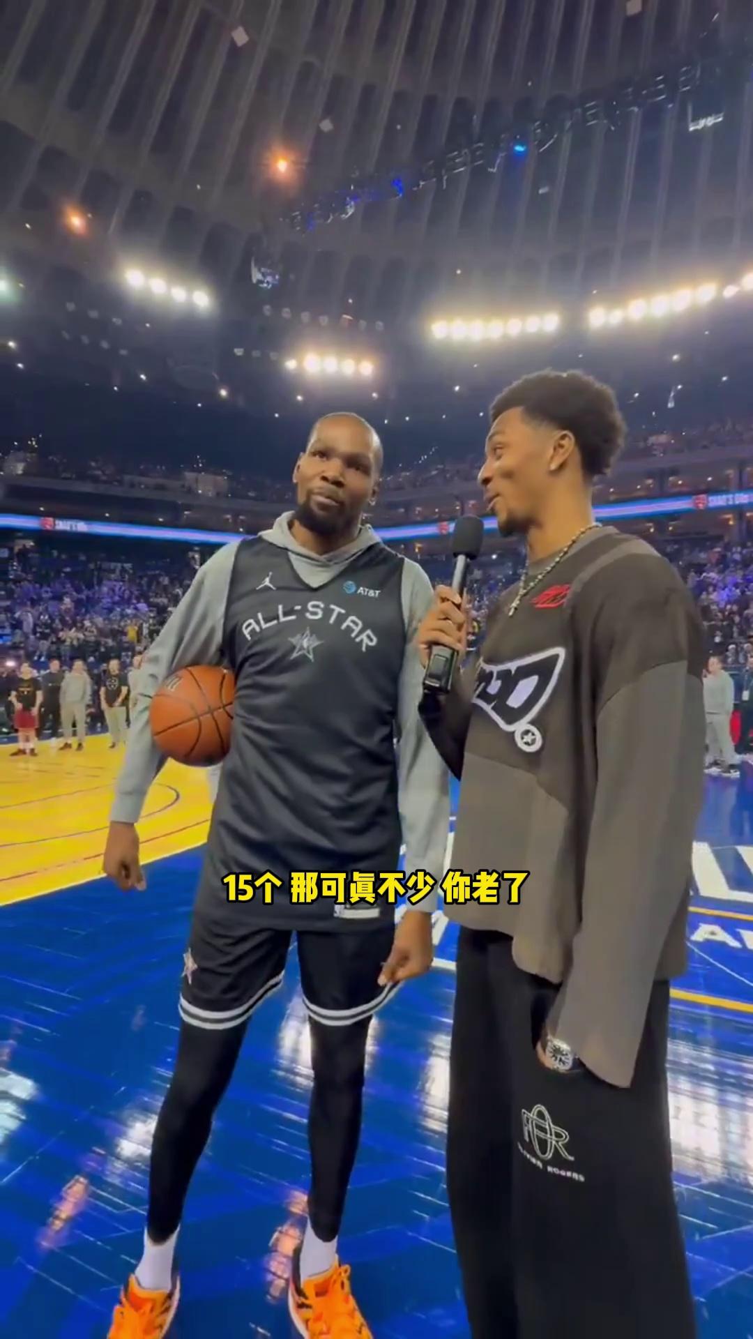 杜兰特重返赛场，夺冠首场状态出色，切尔西观众沸腾！的简单介绍