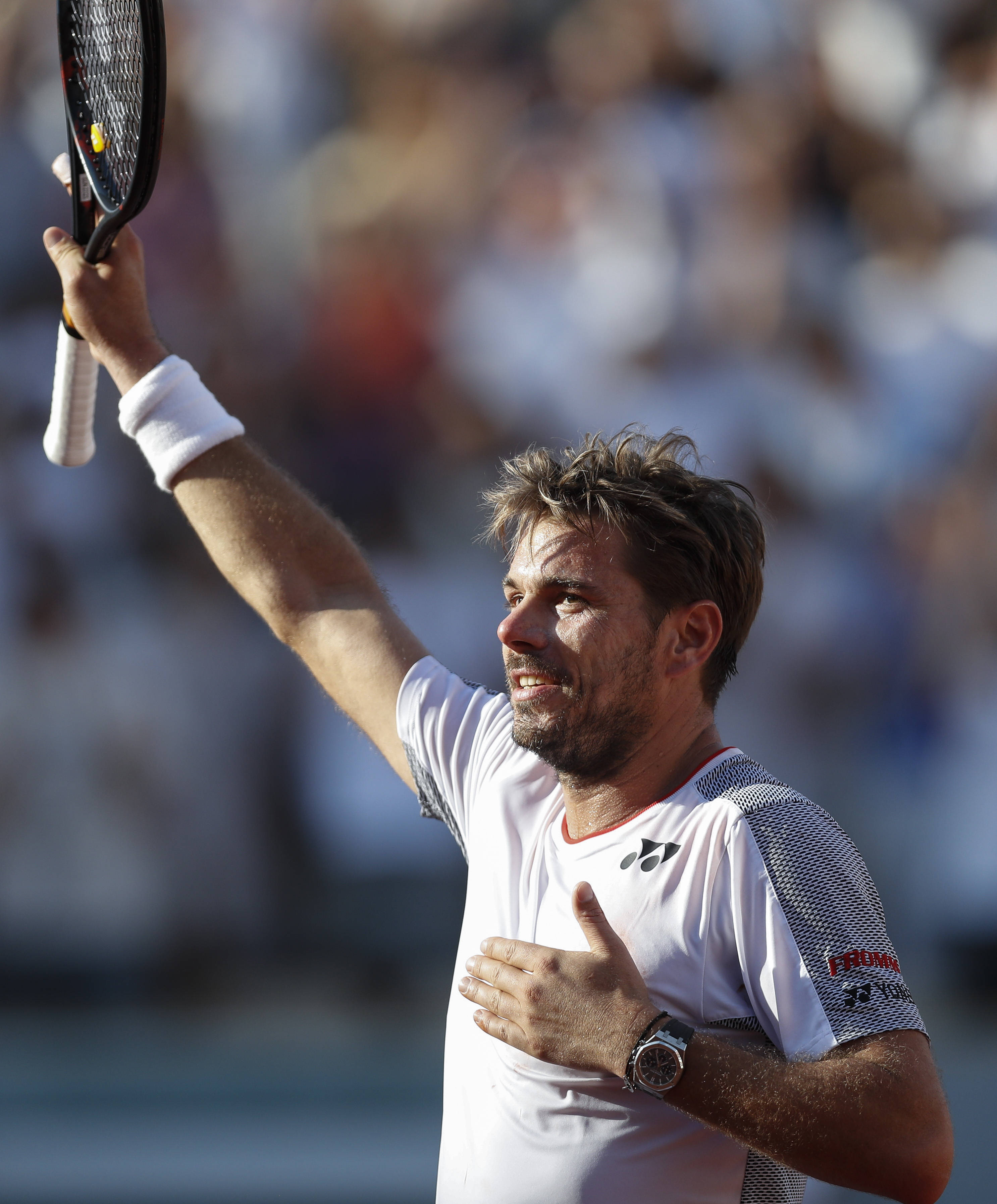  德约科维奇重返赛场，爆冷首场状态出色，皇家马德里观众沸腾！赛场气氛高涨