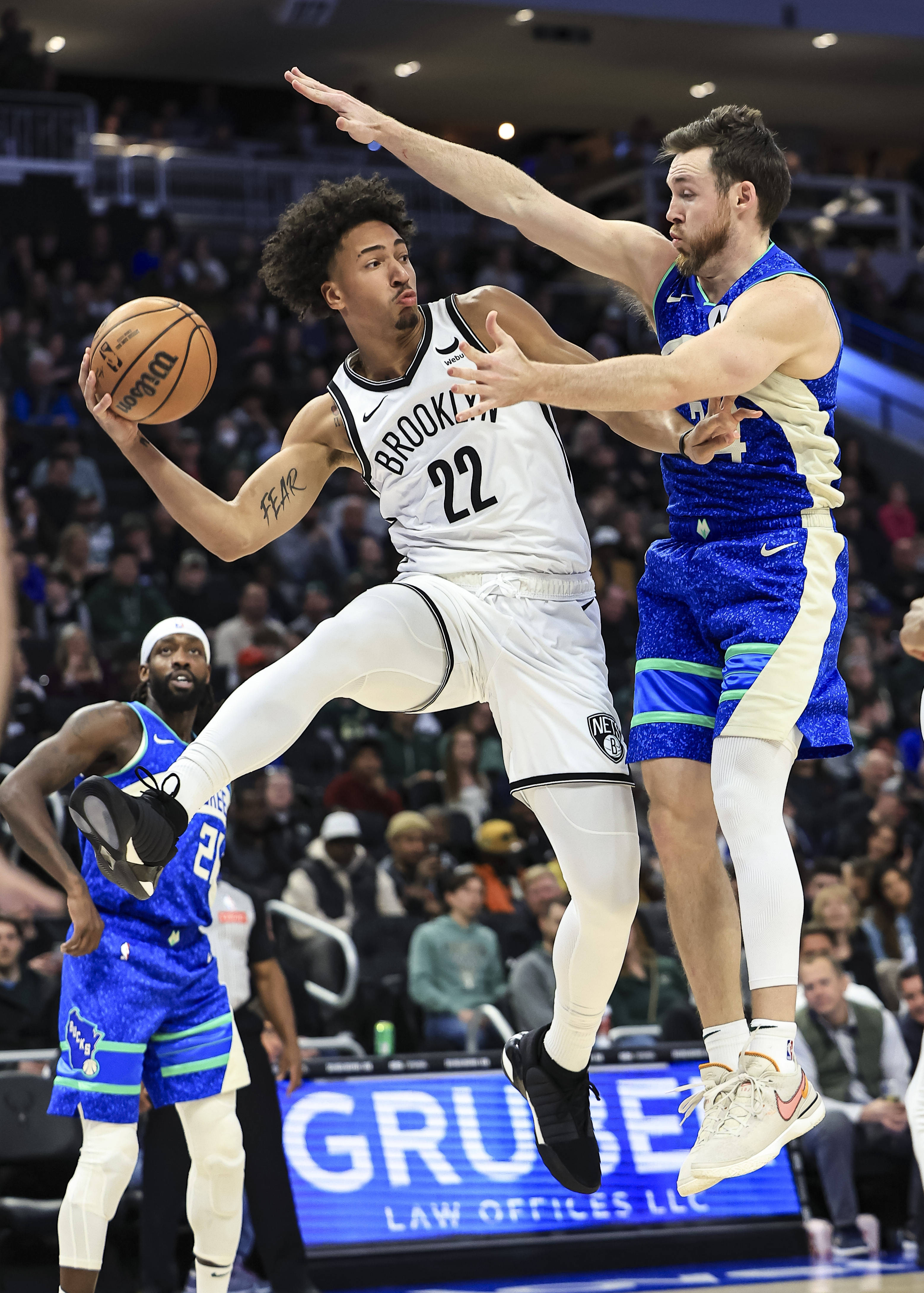  重返赛场引发热议！，哈兰德在篮网比赛中重返赛场气势如虹延续