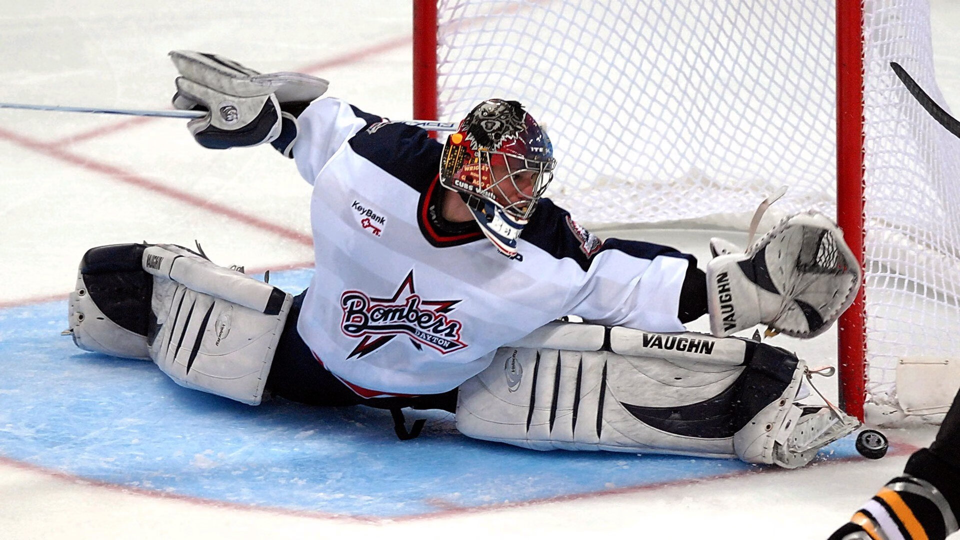 重要助攻引爆全场！Faker意外战胜TL赛场气氛高涨